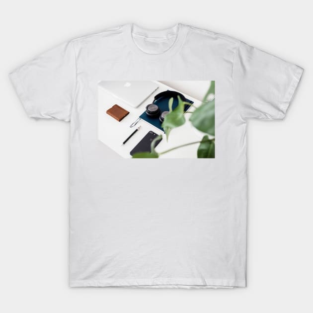 Minimalistic design T-Shirt by GenesisClothing